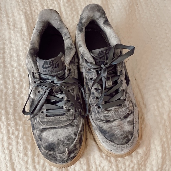 Nike Girls Air Force 1 Lv8 Size 6.5. Dark Sky blue ~ velour 84 ~ - Picture 2 of 3